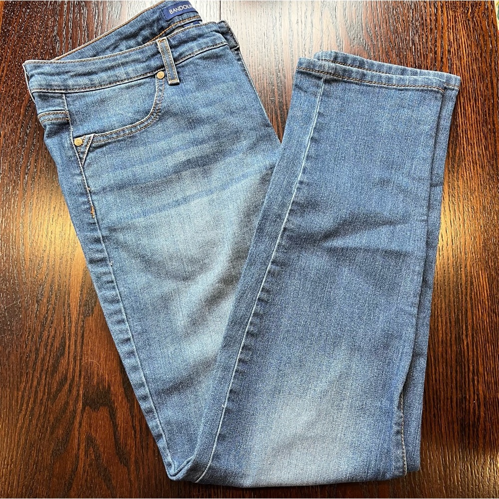 Bandolino Boyfriend Jeans Size 10 Medium Washed.